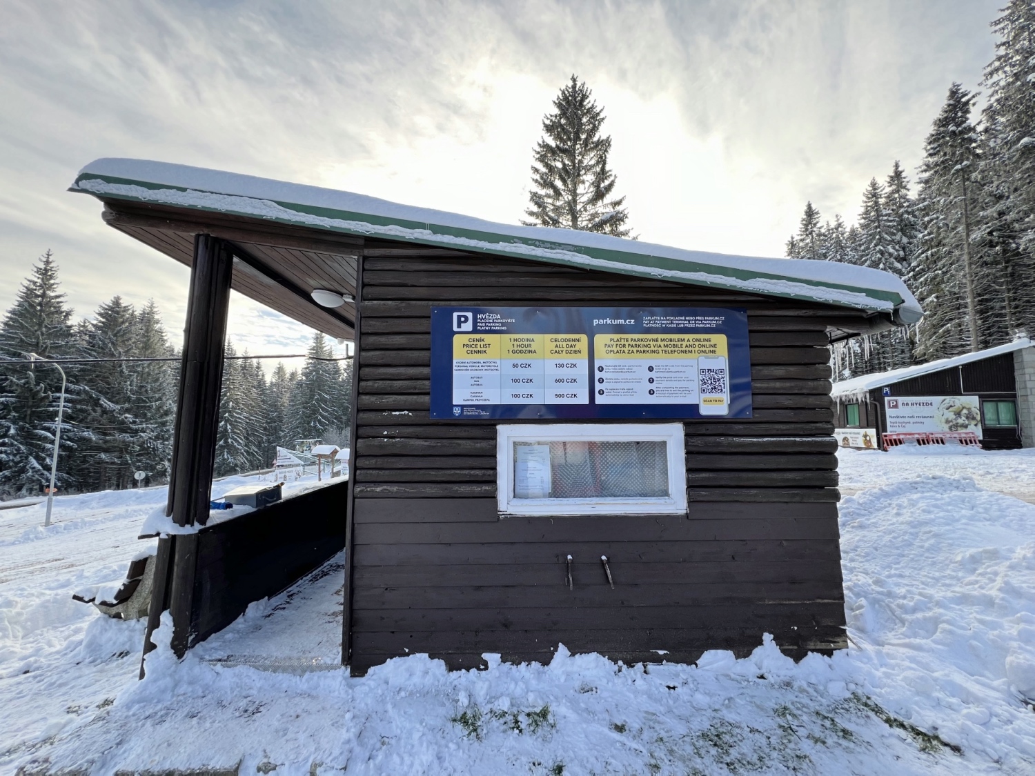 Bezstarostné parkování: S našimi instalacemi od tabulí k ukazatelům pro pohodlné parkování i platby